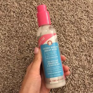 Coconut micellar makeup melter